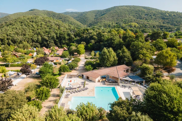 la-garenne-drone-zwembad