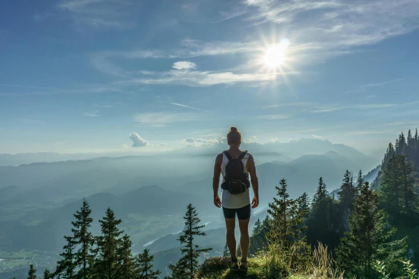 wandelen-in-de-sloveense-bergen-bij-zonsopkomst