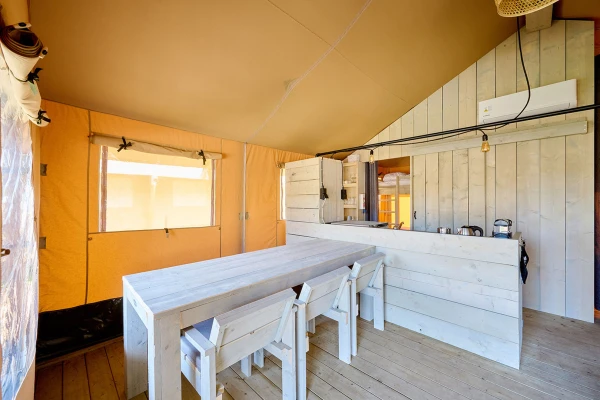 3. Cottage - keuken  en tafel