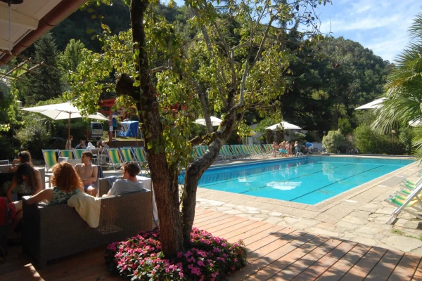 delle-rose-zwembad-terras