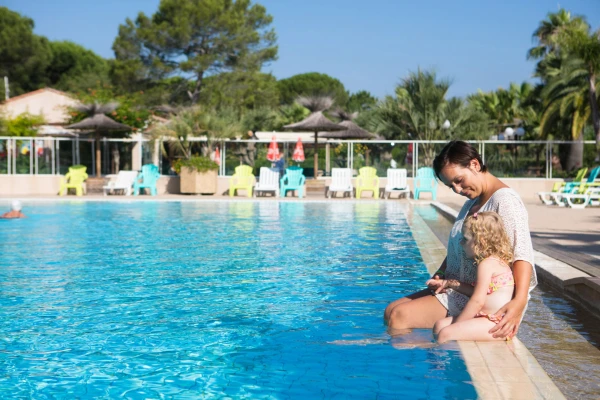 camping-leï-suves-sfeerfoto-zwembad