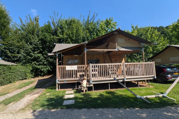 villatent-ranger-camping-geuldal-limburg-veranda-kind