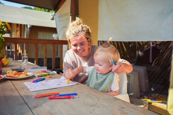 Ontspannen op glampingvakantie met een baby