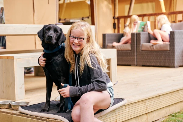 glampen_hond_meisje