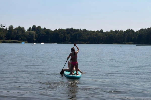 Suppen op het zwemmeer van Camping de Schatberg